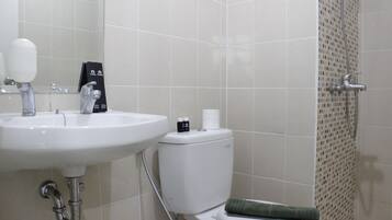 Room | Bathroom | Shower, towels