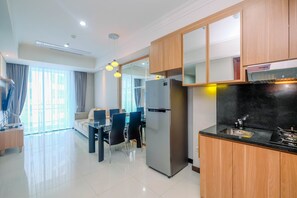 Fridge, stovetop, cookware/dishes/utensils