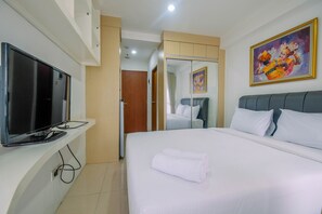 Room | Free WiFi, bed sheets - Modern Studio at Tifolia Apartment (Jakarta)