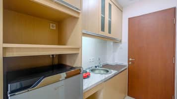 Room | Private kitchen | Fridge, stovetop, cookware/dishes/utensils