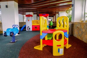 Área de juegos infantiles al aire libre