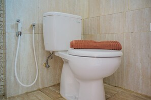 Chambre | Salle de bain | Douche, serviettes fournies