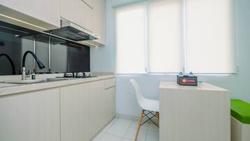 Kamar | Dapur pribadi | Lemari es, kompor, dan peralatan masak/sendok-piring