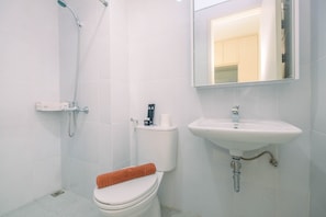 Room | Bathroom | Shower, towels - Comfy and Minimalist 1BR Patraland Urbano Apartment near Bekasi Station (Bekasi)