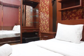 Room | 2 bedrooms, free WiFi, bed sheets - Parquette 2BR Gateway Ahmad Yani Cicadas Apartment (Bandung)