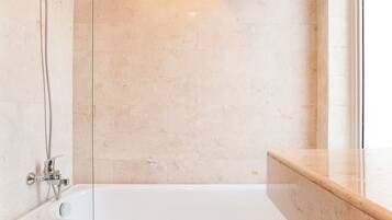 Room | Bathroom | Shower, towels