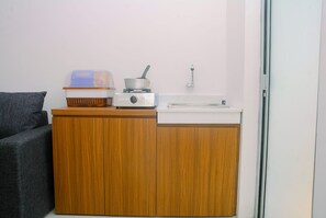 Private kitchen - 2BR Fully Furnished Minimalist Bassura City Apartment (Jakarta)