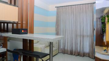 Rom | Eget kjøkken | Kjøleskap, kokeplater og kjøkkenutstyr