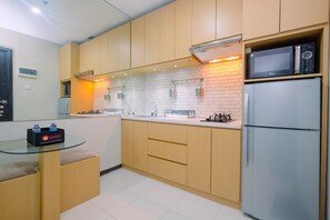 Room | Private kitchen - Relax Studio at Nifarro Apartment (Jakarta)