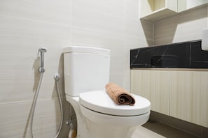 Kamar | Kamar mandi | Shower dan handuk