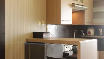 Camera | Angolo cottura privato | Frigorifero, piano cottura, pentole/stoviglie/utensili