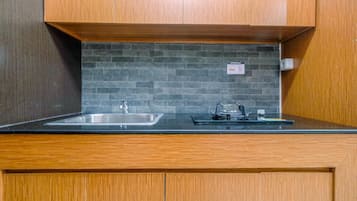 Room | Private kitchen | Fridge, stovetop, cookware/dishes/utensils