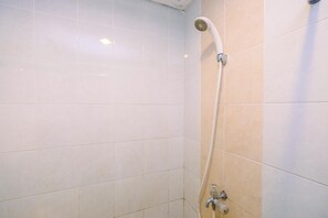 Kamar | Kamar mandi | Shower dan handuk