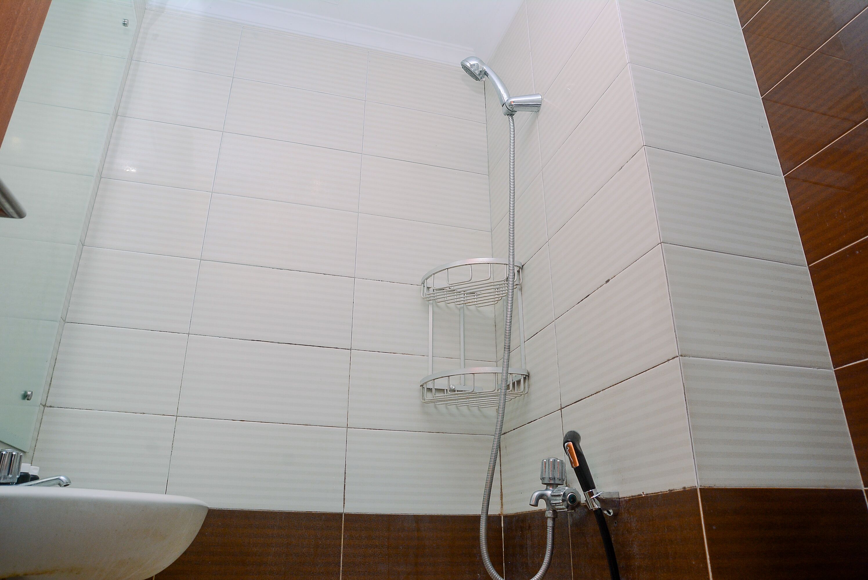 Room | Bathroom | Shower, towels, shampoo