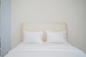Room | Free WiFi, bed sheets - Elegant Studio Parkland Avenue Apartment (South Tangerang)