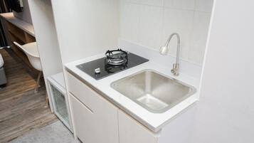 Kamar | Dapur pribadi | Lemari es, kompor, dan peralatan masak/sendok-piring