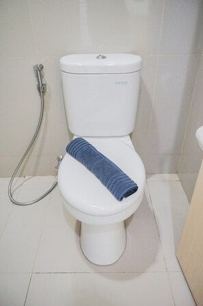 Kamar | Kamar mandi | Shower dan handuk