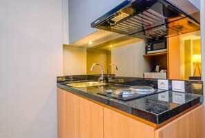 Room | Private kitchen | Fridge, stovetop, cookware/dishes/utensils - Luxury 1BR Apartment with Golf View at Mustika Golf Residence (Cikarang)