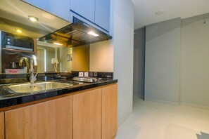 Room | Private kitchenette | Fridge, stovetop, cookware/dishes/utensils - Wonderful 1BR Apartment at Mustika Golf Residence with Golf View (Cikarang)