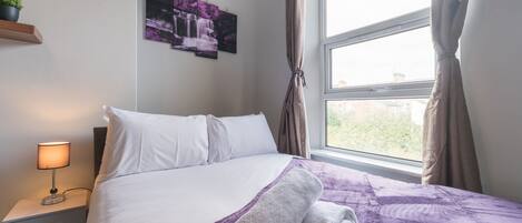 3 chambres, fer et planche à repasser, lit de bébé portatif, Wi-Fi