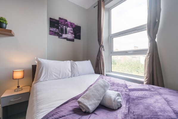 3 chambres, fer et planche à repasser, lit de bébé portatif, Wi-Fi