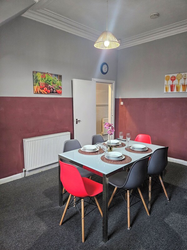 Dining - Saks Villa by Jesouth (Hull)