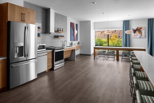 Una televisión de pantalla plana, Netflix, servicios de streaming