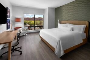 Premium bedding, desk, laptop workspace, blackout drapes - Element Moab (Moab)