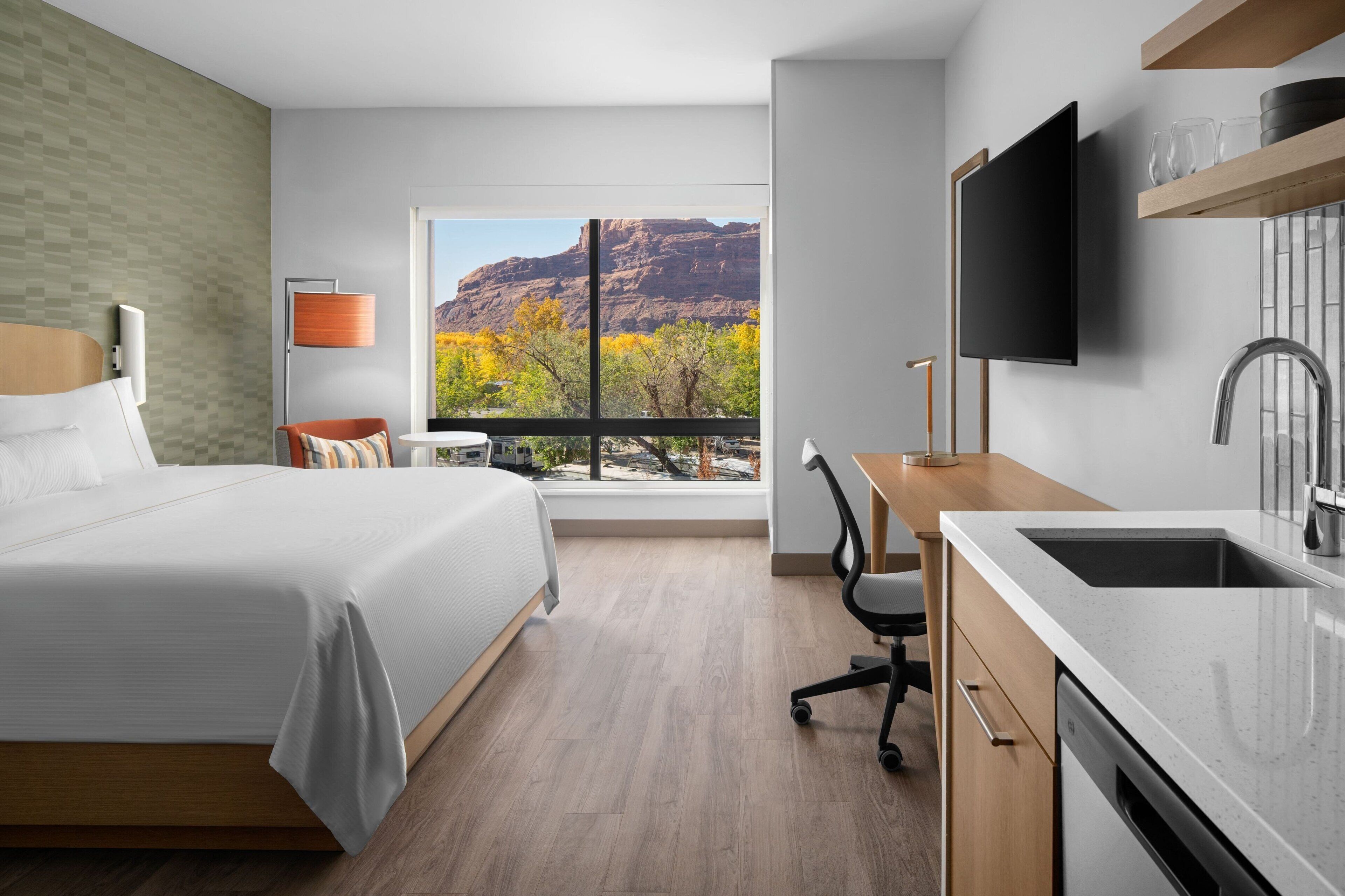 room, 1 king bed | desk, laptop workspace, blackout curtains, iron/ironing board