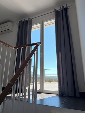 Interior - Pinarello sea view duplex, fully air-conditioned, swimming pool, 500 m from beach. (Zonza)