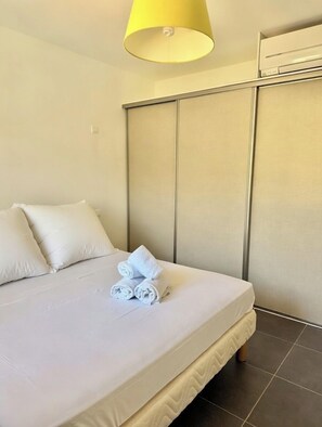 3 bedrooms, iron/ironing board, travel crib, free WiFi