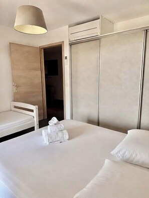 3 bedrooms, iron/ironing board, travel crib, free WiFi