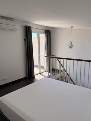 3 bedrooms, iron/ironing board, travel crib, free WiFi