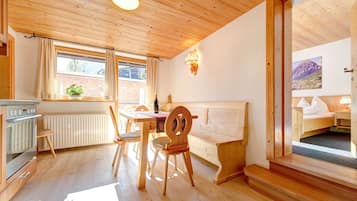 Apartment Familiennest Zentral (incl. Cleaning Fee, City Tax & Laundry Package) | Living area | TV