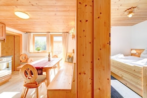 Apartment Familiennest Zentral (incl. Cleaning Fee, City Tax & Laundry Package) | โต๊ะทำงาน, Wi-Fi ฟรี, ผ้าปูที่นอน