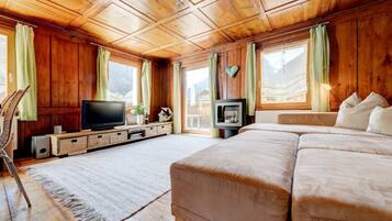Apartment Walserstuba (incl. Cleaning Fee, City Tax & Laundry Package) | Living area | TV