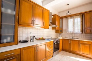 Kjøleskap og oppvaskmaskin