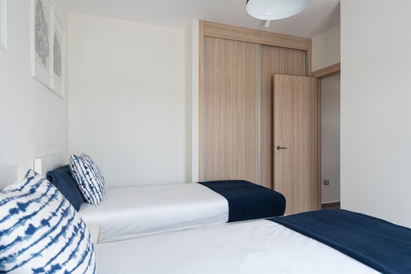 2 slaapkamers, een strijkplank/strijkijzer, gratis wifi, beddengoed