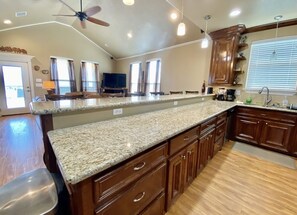 Kühlschrank, Kochgeschirr/Geschirr/Besteck