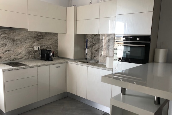 Design Apartment | Private kitchen | Full-size fridge, microwave, oven, stovetop