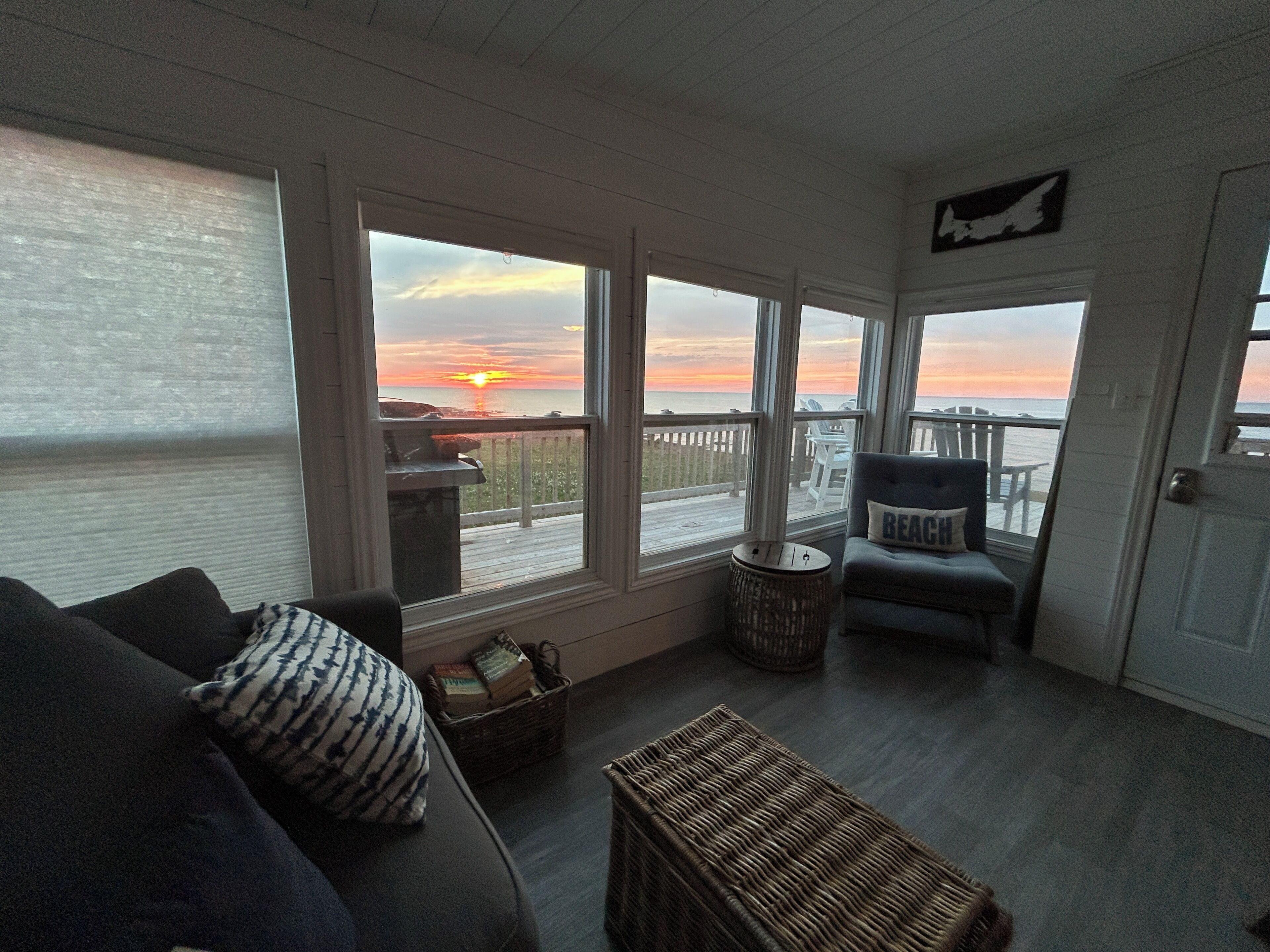 TV connectée, lecteur de DVD, livres, vidéothèque