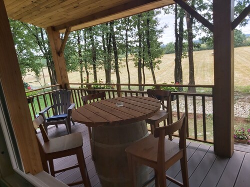 Le gîte du Pic-vert dans les bois en Périgord Pourpre