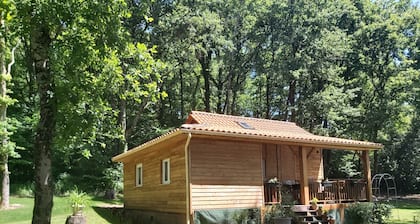 Le gîte du Pic-vert dans les bois en Périgord Pourpre