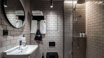 Double Room, No Windows | Bathroom