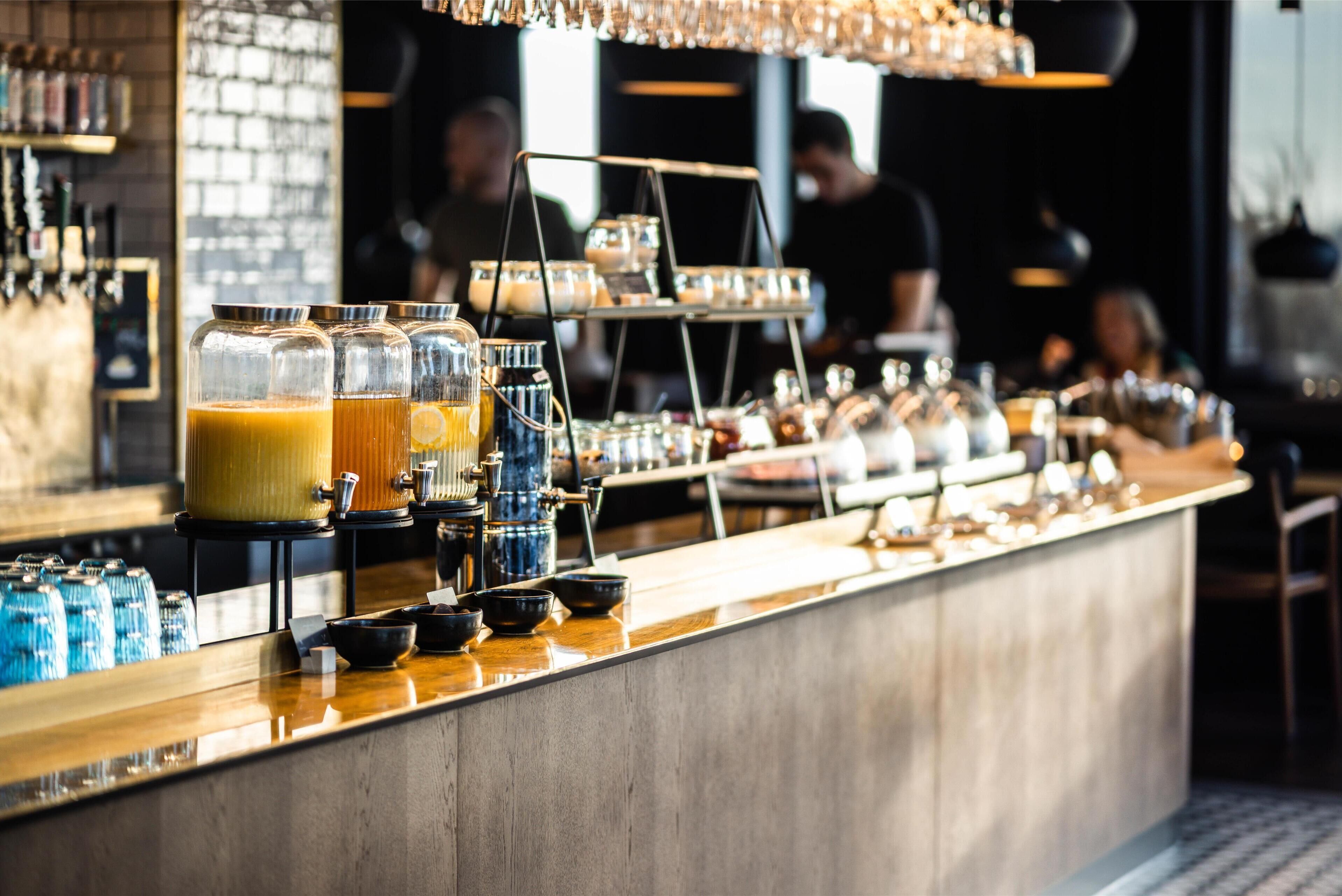 daily buffet breakfast (dkk 229 per person)