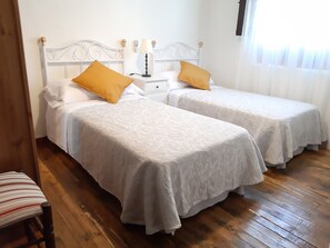 6 bedrooms, iron/ironing board, travel cot, free WiFi