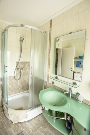 Shower, hair dryer, towels, soap - Little blue fish, cute studio for 2 with pool, pets are welcome (Funtana)