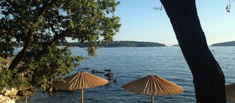 Little blue fish, cute studio for 2 with pool, pets are welcome