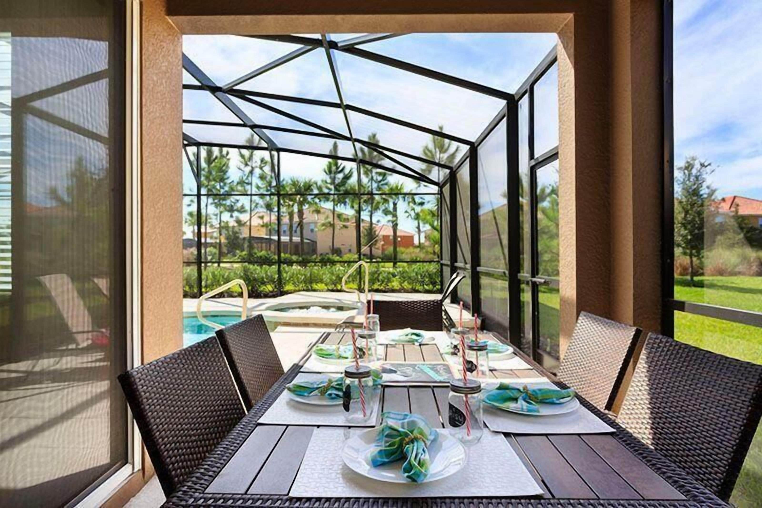 House, 6 Bedrooms | Dining