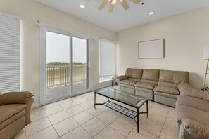 Condo, 3 Bedrooms | Living area